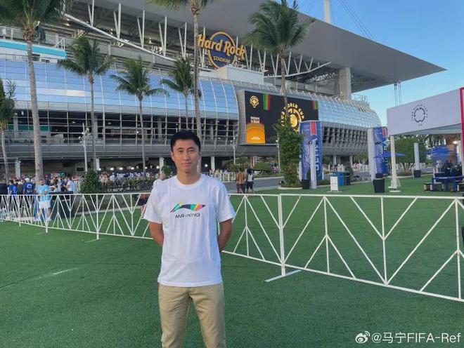 世俱杯首现裁判佩戴执法记录仪俩中国裁判入选(执法记录仪肩带正确戴法)