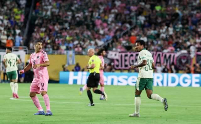 疯狂的世俱杯：梅西与迈阿密国际的精彩逆转，8支球队成功晋级(梅西几个世俱杯冠军)
