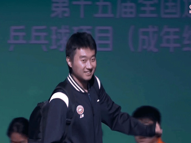 好博体育-东莞队意外失利，球迷为球队加油鼓劲(东莞队队员)
