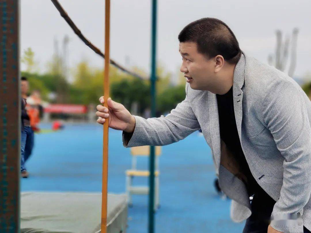 好博体育-心有坚守！运动员坚持不懈，终于获得成果(运动员的辛苦付出,只有坚持不放弃的精神令人钦佩)